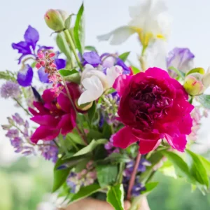 זר פרחים לבן ירוק