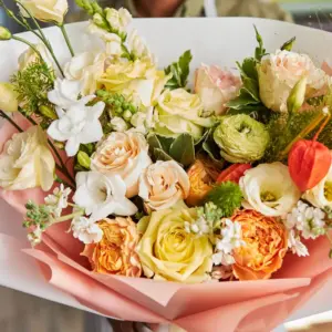 זר ורדים לבנים